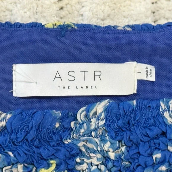 ASTR Blue Yellow Lemon Smocked Floral Crop Tank Large | New with Tags - Picture 10 of 11